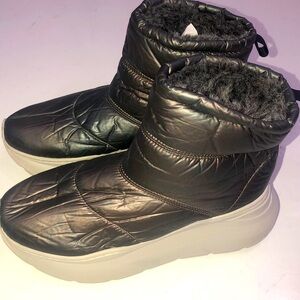 Free People SNOW TO SURF quilted puffer boots womens 8 or Euro 38 ankle